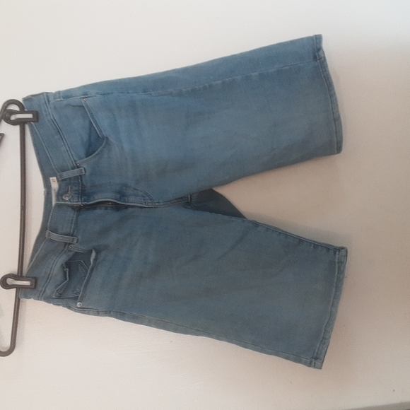 Levi's Light Wash Bermuda Shorts Sz 27 - Picture 4 of 7